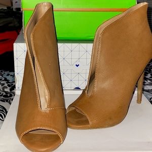 TAUPE heeled Bootie